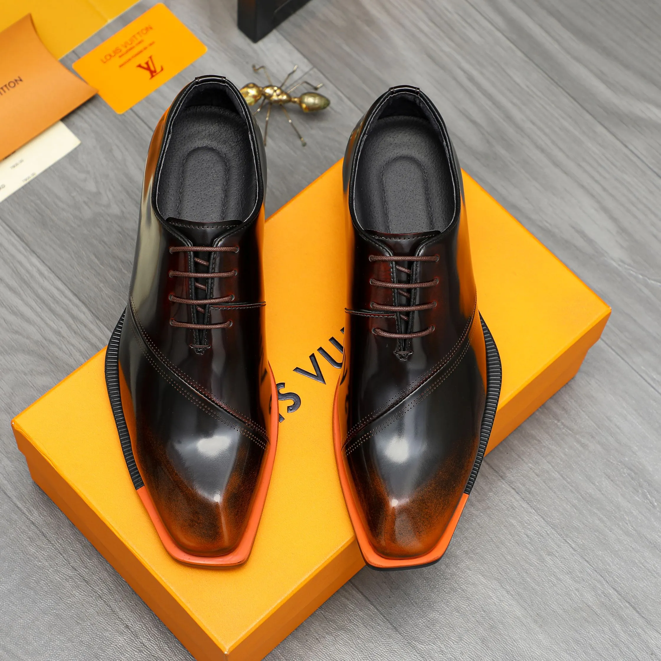 Men's shoes 💰580 Product trademark: LV "Louis Vuitton" business lace-up formal leather shoes Regular size: 37-46 Product material: Selected color rubbed cowhide upper, pigskin lining, rubber outsole